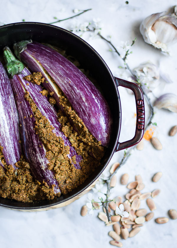 Aubergines stuffed with coconut and peanuts